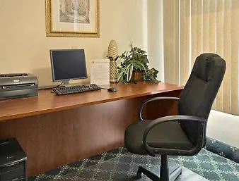 Hotel Super 8 By Wyndham Bloomington/airport 2*