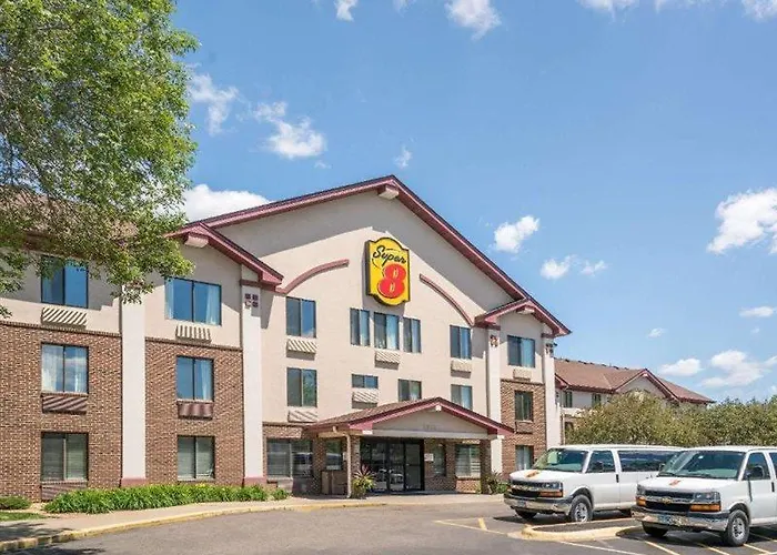 Super 8 By Wyndham Bloomington/airport Hotel 2*