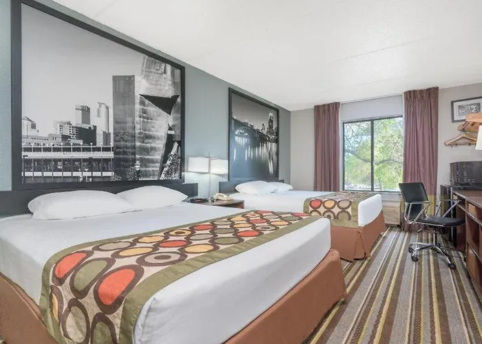 Hotel Super 8 By Wyndham Bloomington/airport