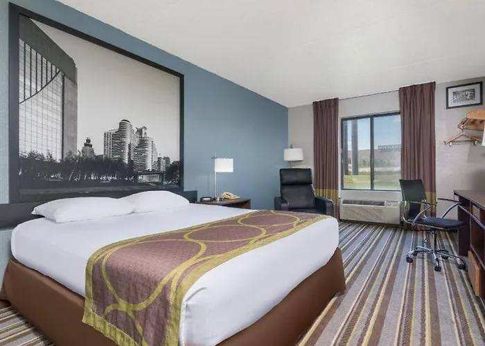 Super 8 By Wyndham Bloomington/airport Hotel Bloomington