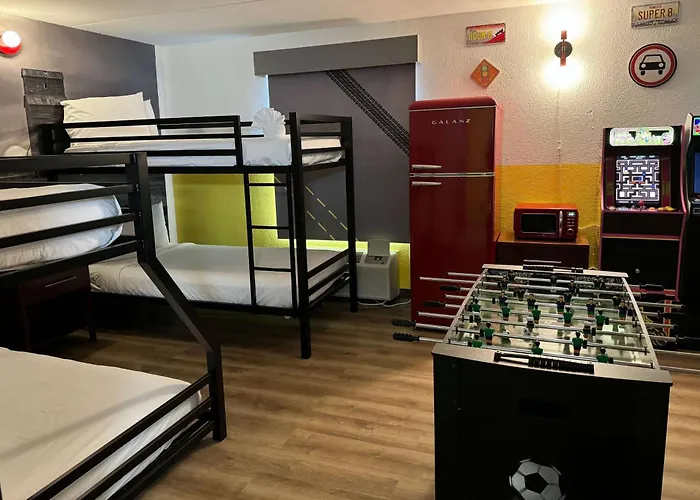 Hotel Super 8 By Wyndham Bloomington/airport 2*