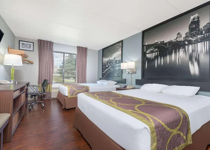 Hotel Super 8 By Wyndham Bloomington/airport Bloomington
