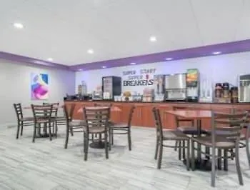 Super 8 By Wyndham Bloomington/airport Hotel 2*