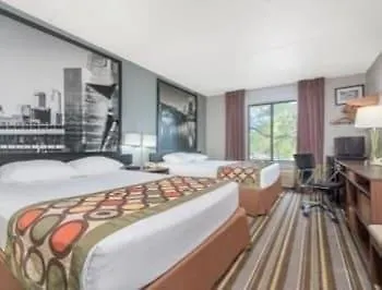 Hotel Super 8 By Wyndham Bloomington/airport 2*