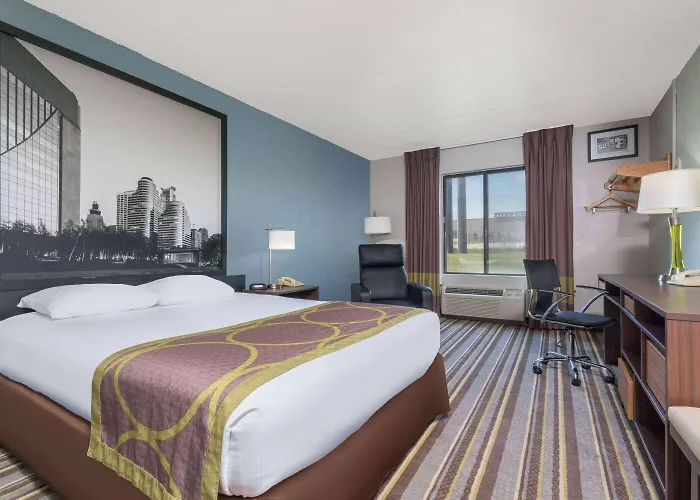 Super 8 By Wyndham Bloomington/airport Hotel 2*