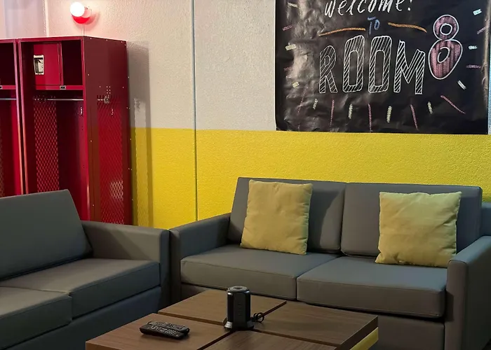Super 8 By Wyndham Bloomington/airport 2*