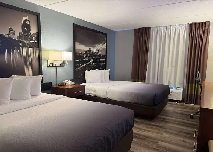 Hotel Super 8 By Wyndham Bloomington/airport