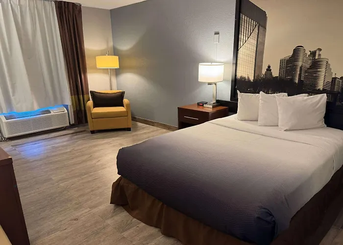Hotel Super 8 By Wyndham Bloomington/airport Bloomington
