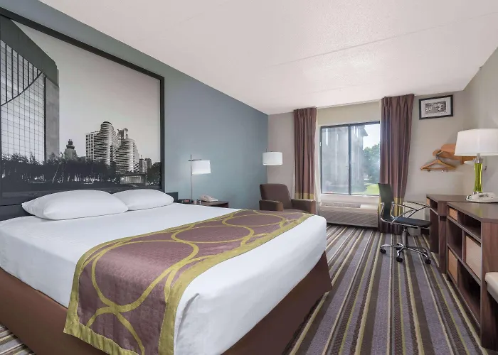 Super 8 By Wyndham Bloomington/airport Hotel Bloomington
