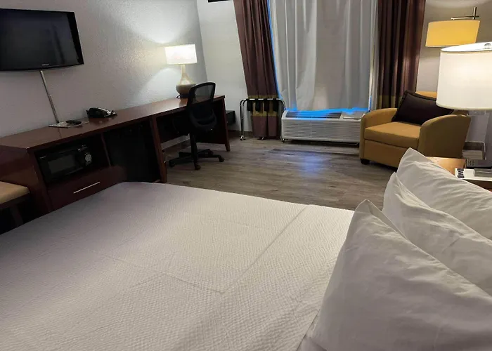 Super 8 By Wyndham Bloomington/airport 2*