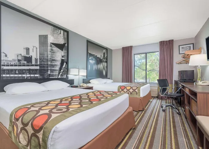 Super 8 By Wyndham Bloomington/airport Bloomington