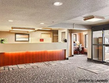 Hotel Super 8 By Wyndham Bloomington/airport 2*