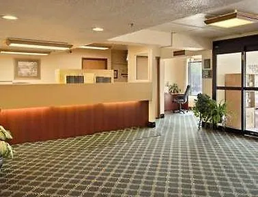 Hotel Super 8 By Wyndham Bloomington/airport Bloomington
