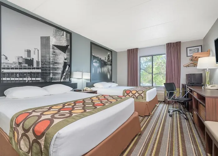 Hotel Super 8 By Wyndham Bloomington/airport Bloomington