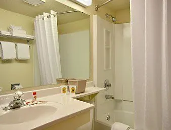 Super 8 By Wyndham Bloomington/airport Hotel