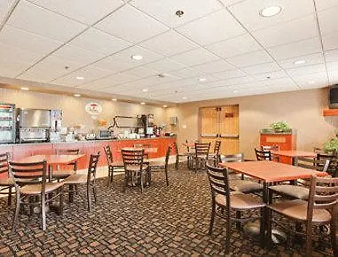 Super 8 By Wyndham Bloomington/airport