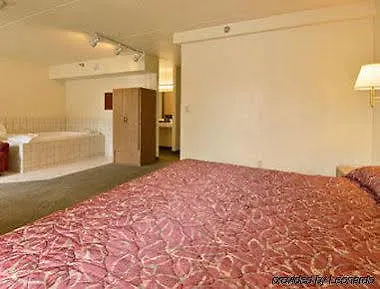 Hotel Super 8 By Wyndham Bloomington/airport
