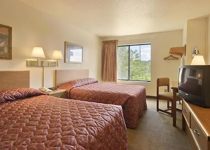 Hotel Super 8 By Wyndham Bloomington/airport 2*
