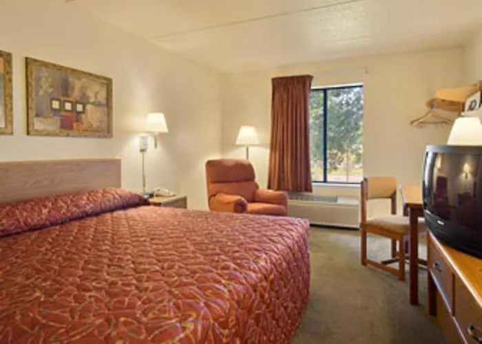 Super 8 By Wyndham Bloomington/airport 2* Bloomington