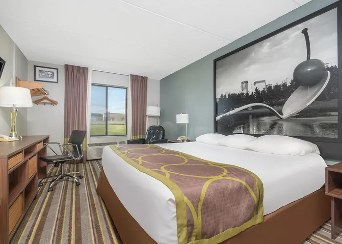 Hotel Super 8 By Wyndham Bloomington/airport Bloomington